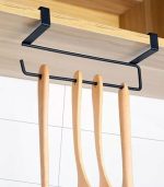 آویز دستمال رولی و وسایل آشپزخانه